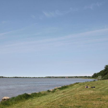 Hafennahe Ferienwohnung Mit Balkon Und Meerblick - Hafenhaeuser Wiek Wohnung 13 Wiek auf Rügen Exteriör bild