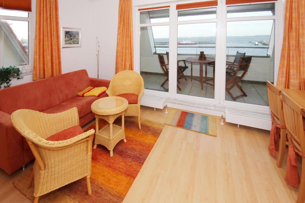 Hafennahe Ferienwohnung Mit Balkon Und Meerblick - Hafenhaeuser Wiek Wohnung 13 Wiek auf Rügen Exteriör bild