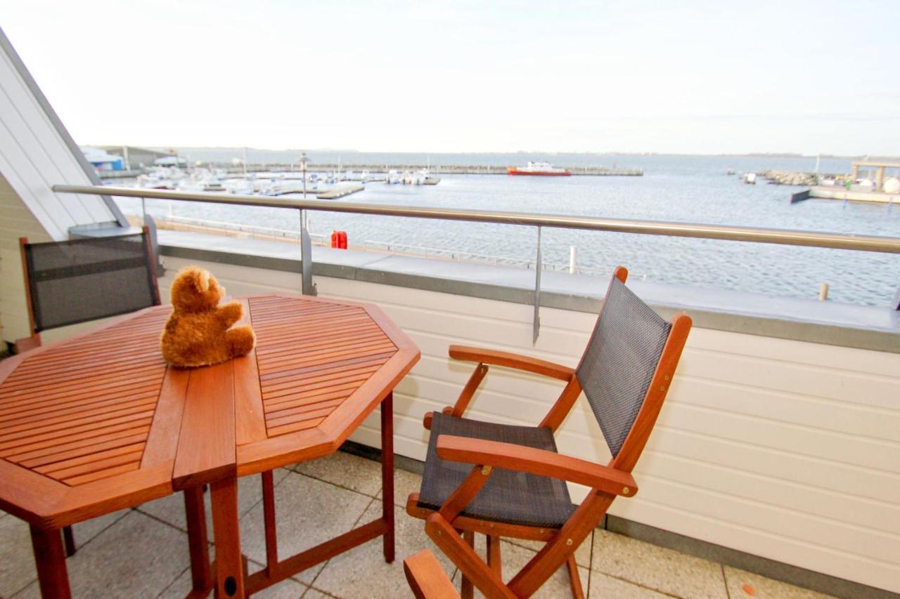 Hafennahe Ferienwohnung Mit Balkon Und Meerblick - Hafenhaeuser Wiek Wohnung 13 Wiek auf Rügen Exteriör bild