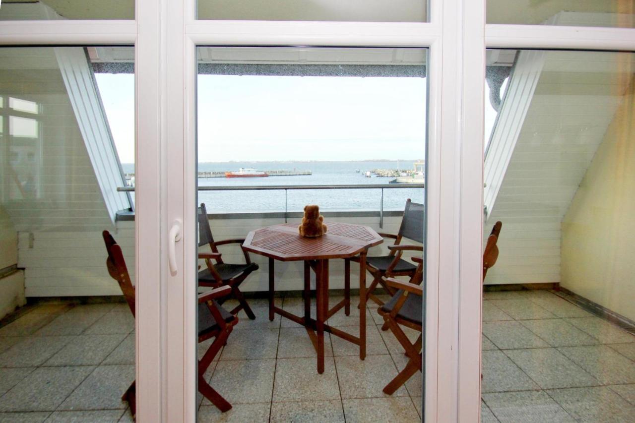 Hafennahe Ferienwohnung Mit Balkon Und Meerblick - Hafenhaeuser Wiek Wohnung 13 Wiek auf Rügen Exteriör bild
