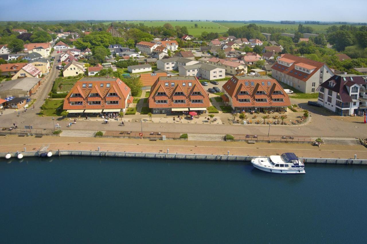 Hafennahe Ferienwohnung Mit Balkon Und Meerblick - Hafenhaeuser Wiek Wohnung 13 Wiek auf Rügen Exteriör bild