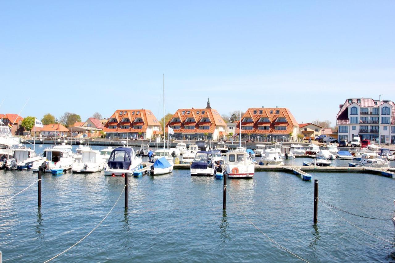 Hafennahe Ferienwohnung Mit Balkon Und Meerblick - Hafenhaeuser Wiek Wohnung 13 Wiek auf Rügen Exteriör bild