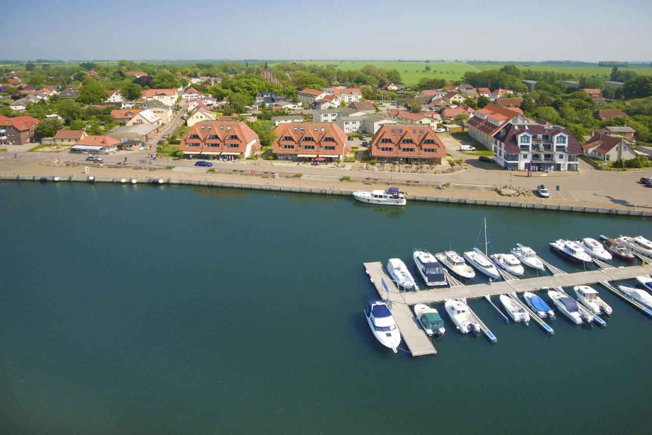 Hafennahe Ferienwohnung Mit Balkon Und Meerblick - Hafenhaeuser Wiek Wohnung 13 Wiek auf Rügen Exteriör bild
